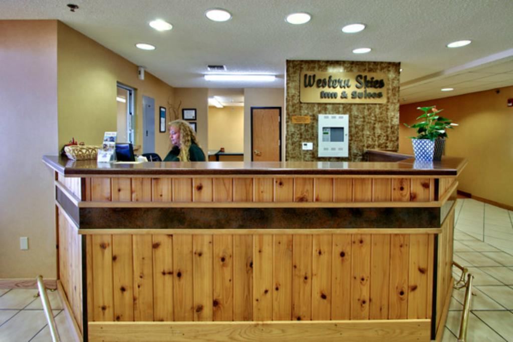Western Skies Inn & Suites Los Lunas Exterior foto